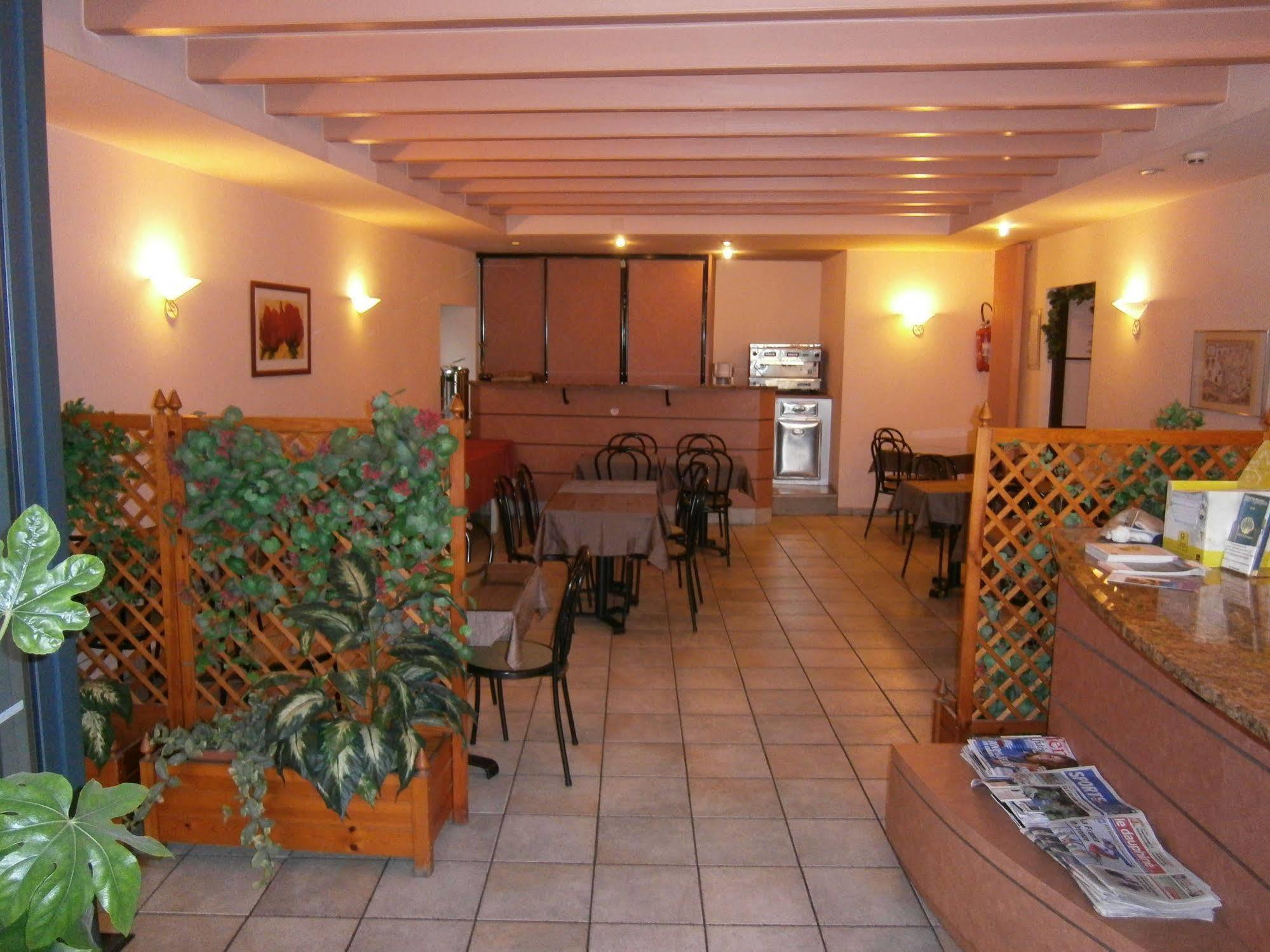 Logis Hotel Saint Jacques Valence  Bagian luar foto